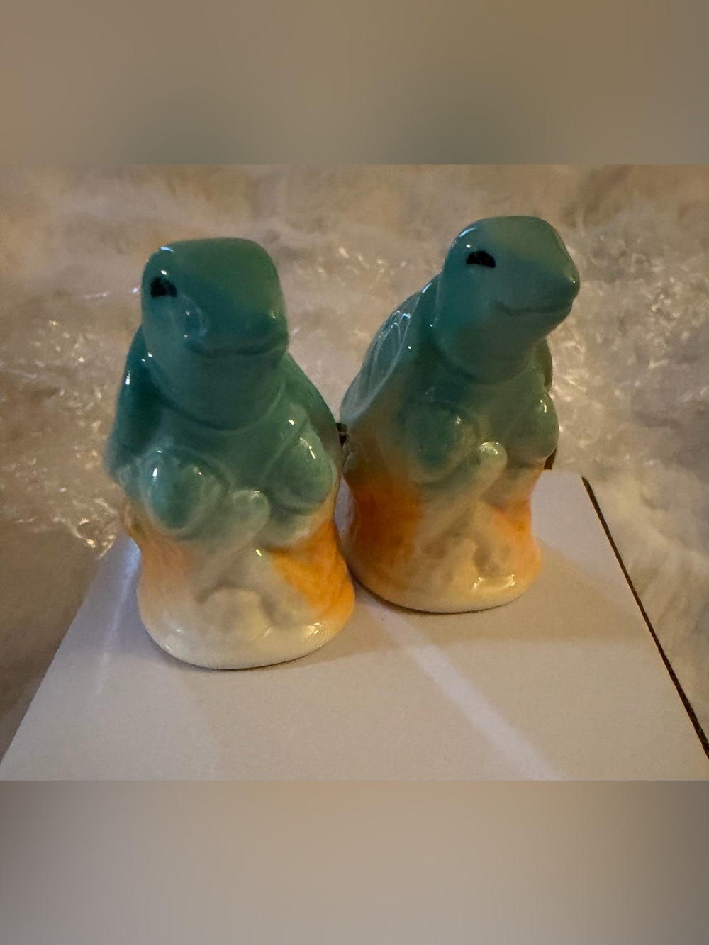 New Hand-Painted Ceramic turtle Salt & Pepper figurine Set